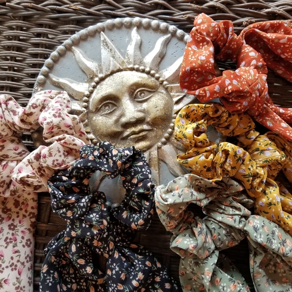 3/$30☘️Anthropologie Ponytail Hair Scarf New - Picture 4 of 4